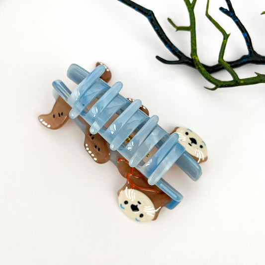 Casual Otter Bathing Acetate Animal Hair Claw Clip