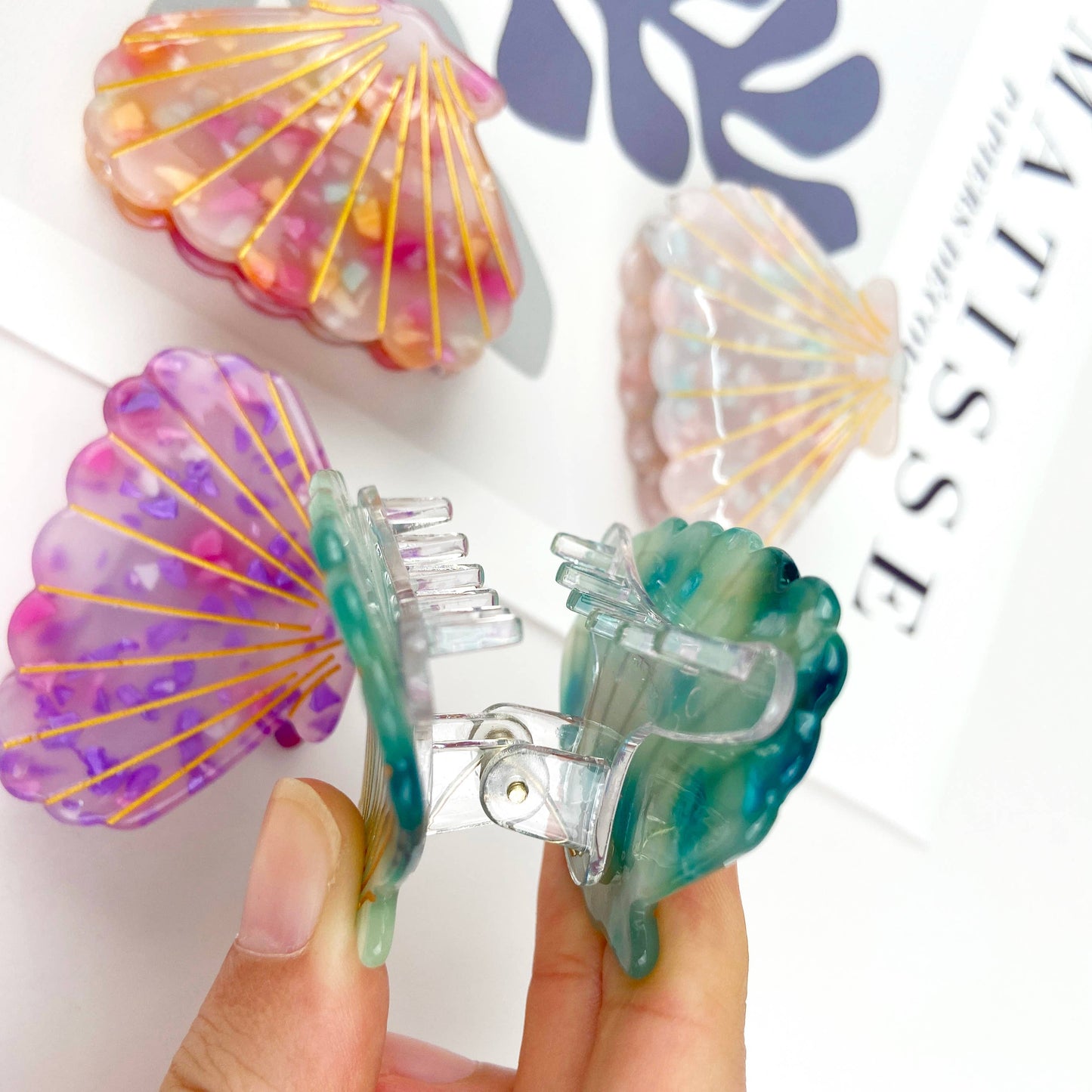 Scallop hair claw clip