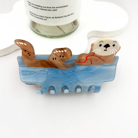 Casual Otter Bathing Acetate Animal Hair Claw Clip