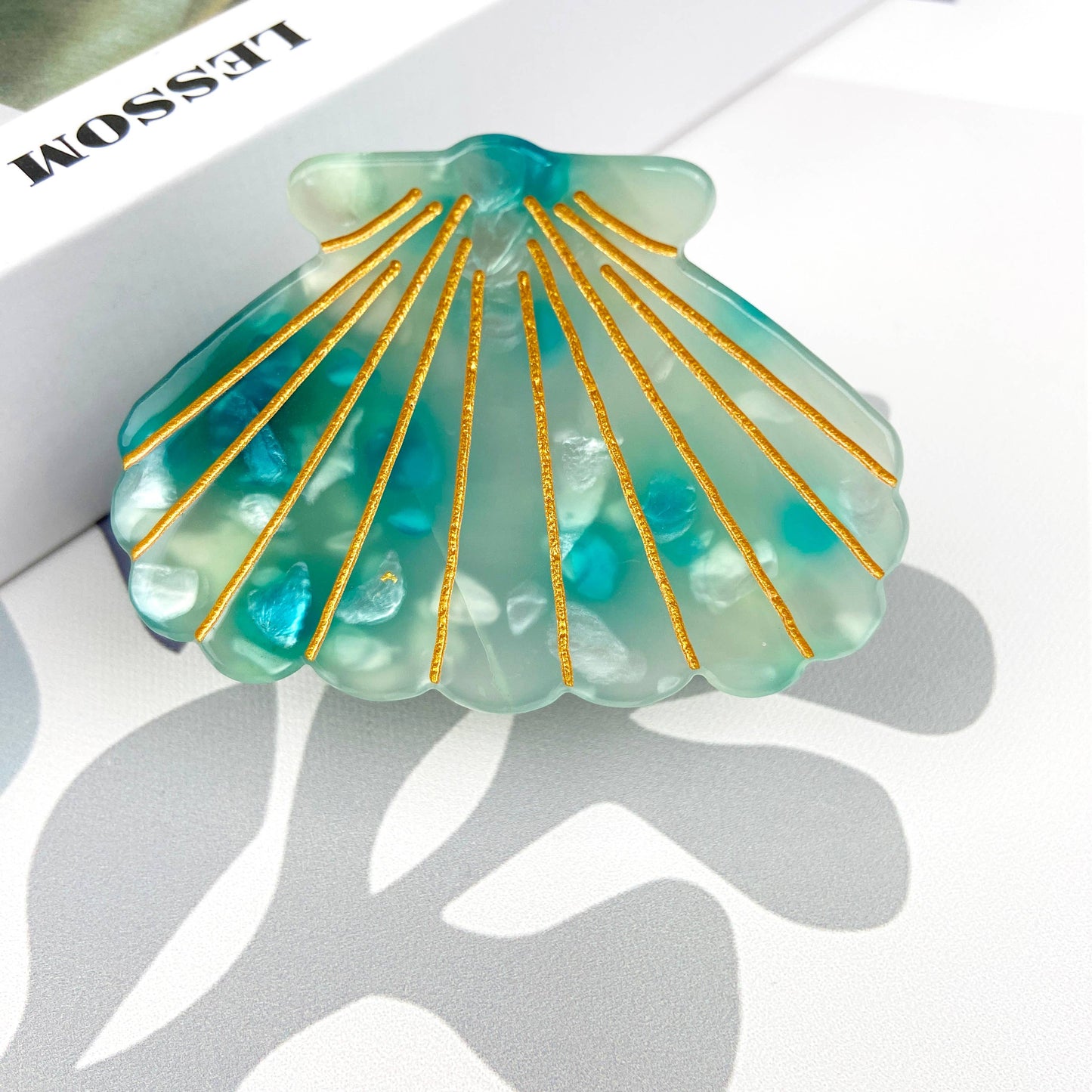 Scallop hair claw clip